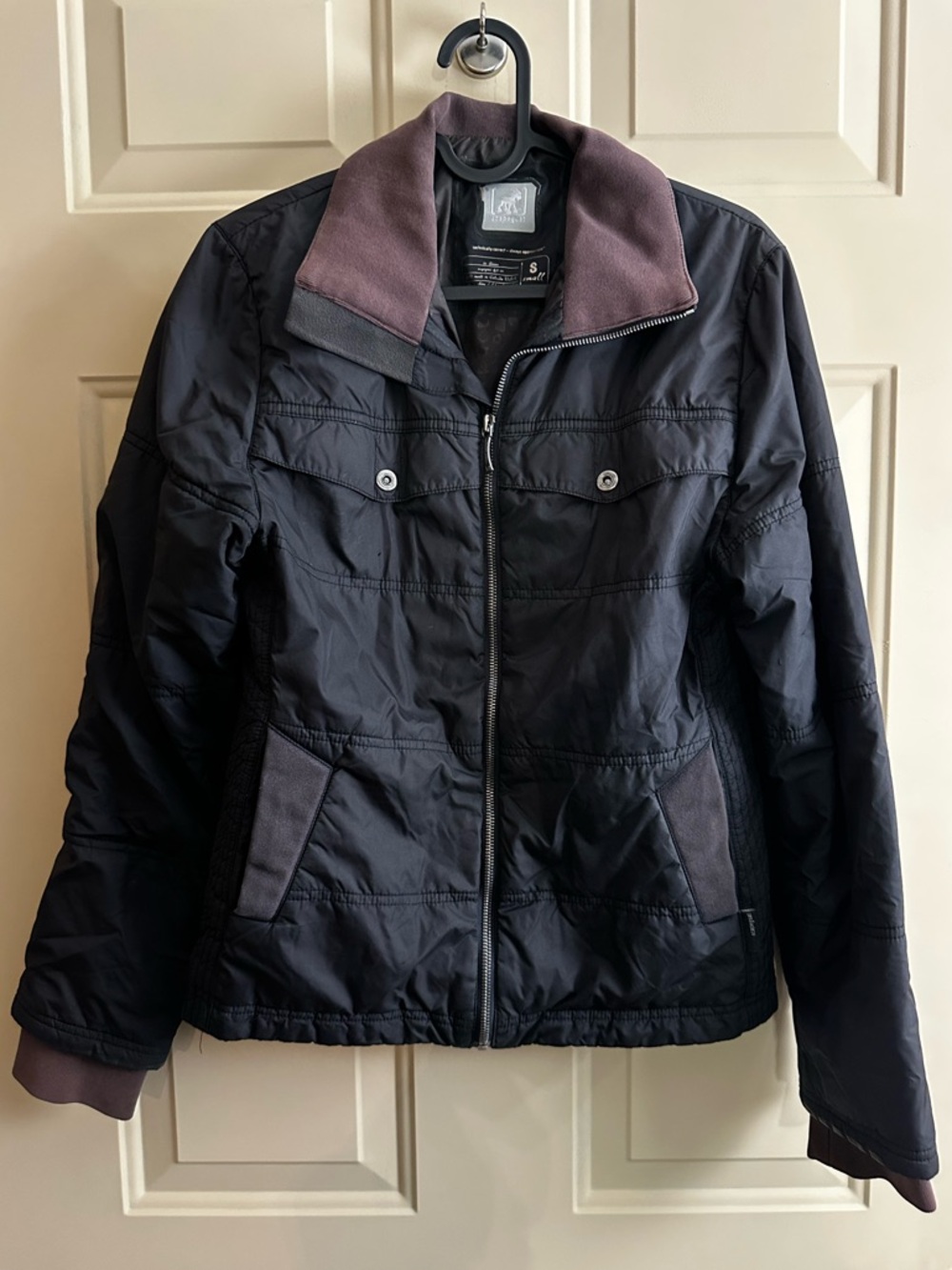 Women's Black Puffer Jacket with Plum Contrast Collar - Unbranded